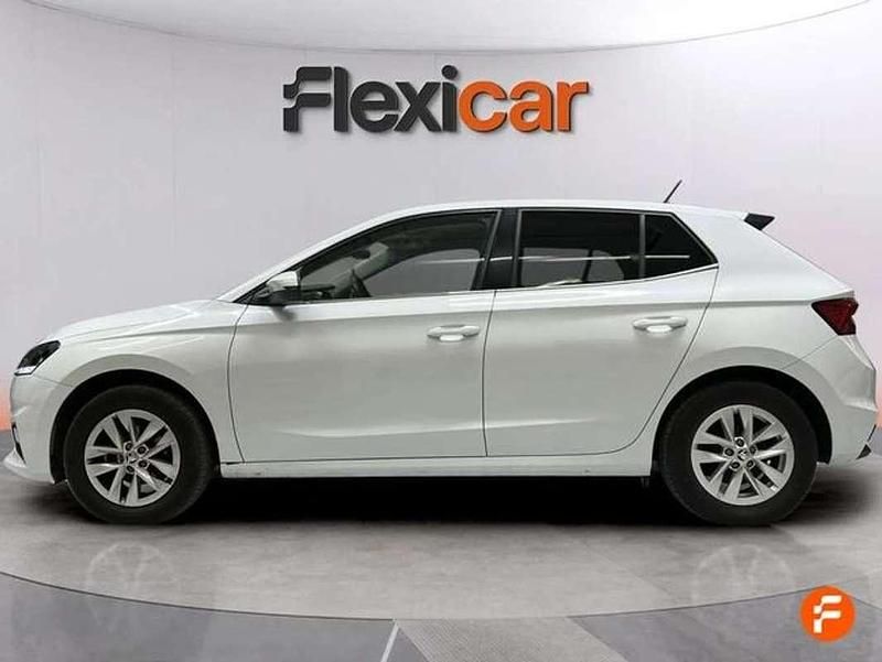 Usado Skoda Fabia Selection 95 CV (69 kW) 2024 Blanco Utilitario
