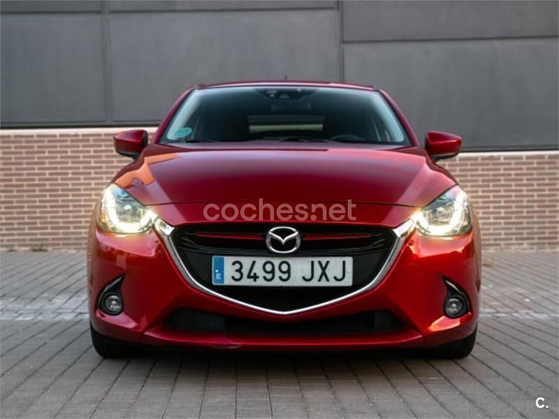 Rojo Usado 2017 Mazda 2 Luxury Berlina | 12.500 € (Un poco caro) - Imagen 1/4