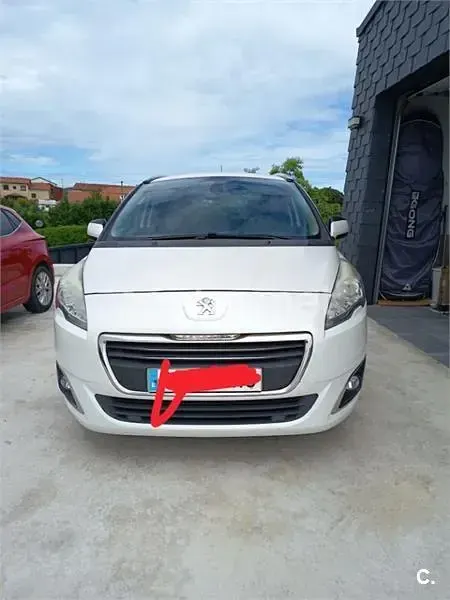 Usado Peugeot 5008 Style 120 CV (88 kW) 2015 Blanco Monovolumen
