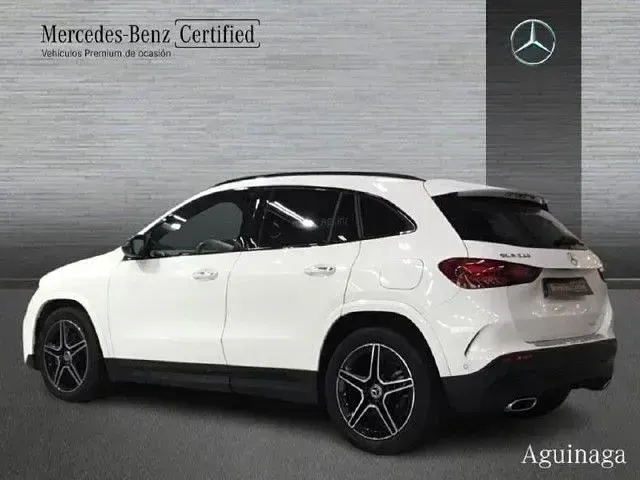 Usado Mercedes GLA200 163 CV (119 kW) 2024 Blanco polar SUV