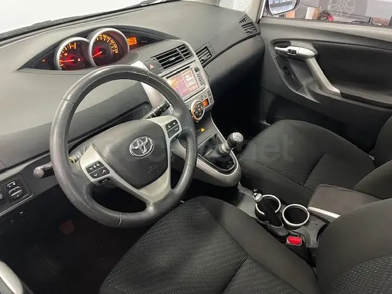 Usado Toyota Verso Live 126 CV (92 kW) 2012 Blanco Monovolumen