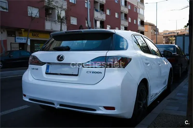 Usado Lexus CT200h 136 CV (100 kW) 2013 Blanco Berlina
