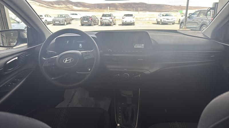 Usado Hyundai i20 100 CV (73 kW) 2025 Blanco atlas Utilitario