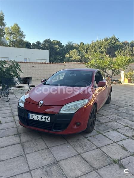 Rojo Usado 2009 Renault Mégane III Dynamique Berlina | 4300 € (Precio justo) - Imagen 1/4