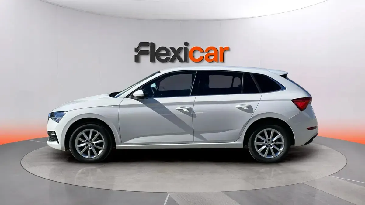 Usado Skoda Scala 110 CV (80 kW) 2022 Blanco Utilitario