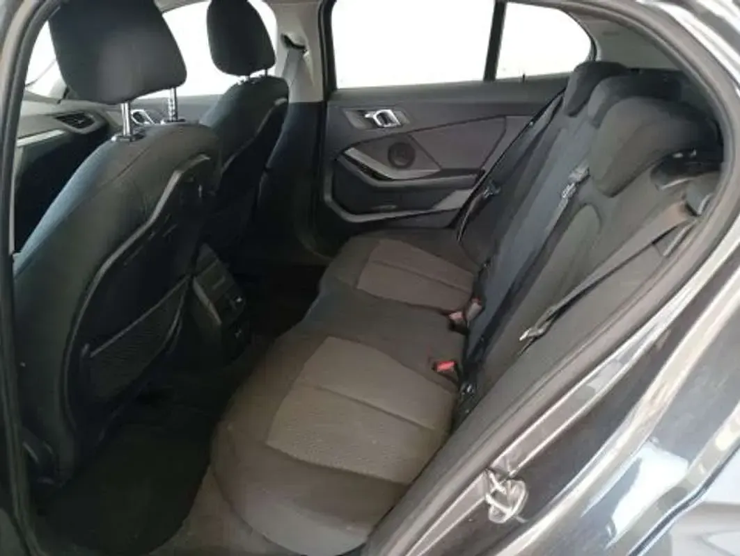 Usado BMW 118 150 CV (110 kW) 2021 Gris Utilitario