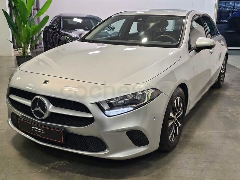 Usado Mercedes A200 150 CV (110 kW) 2021 Gris / plata Berlina