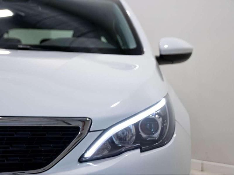 Usado Peugeot 308 Active 131 CV (96 kW) 2021 Blanco Utilitario