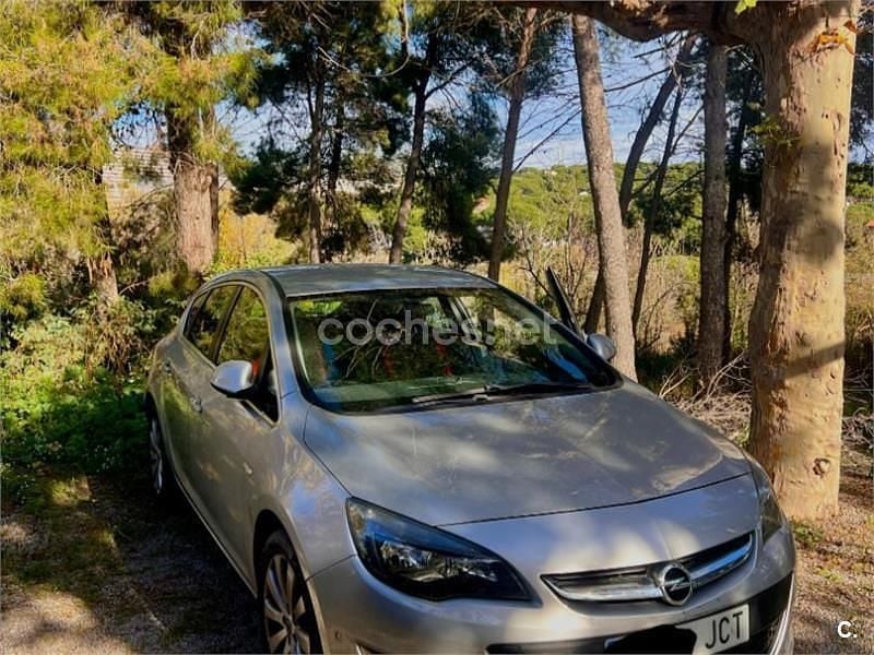 Usado Opel Astra Excellence 150 CV (110 kW) 2015 Gris / plata Berlina