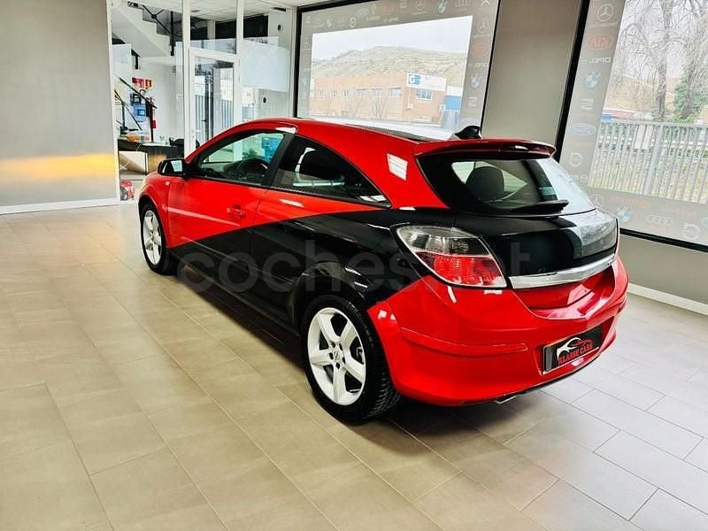 Usado Opel Astra GTC Sport 125 CV (91 kW) 2005 Rojo Berlina