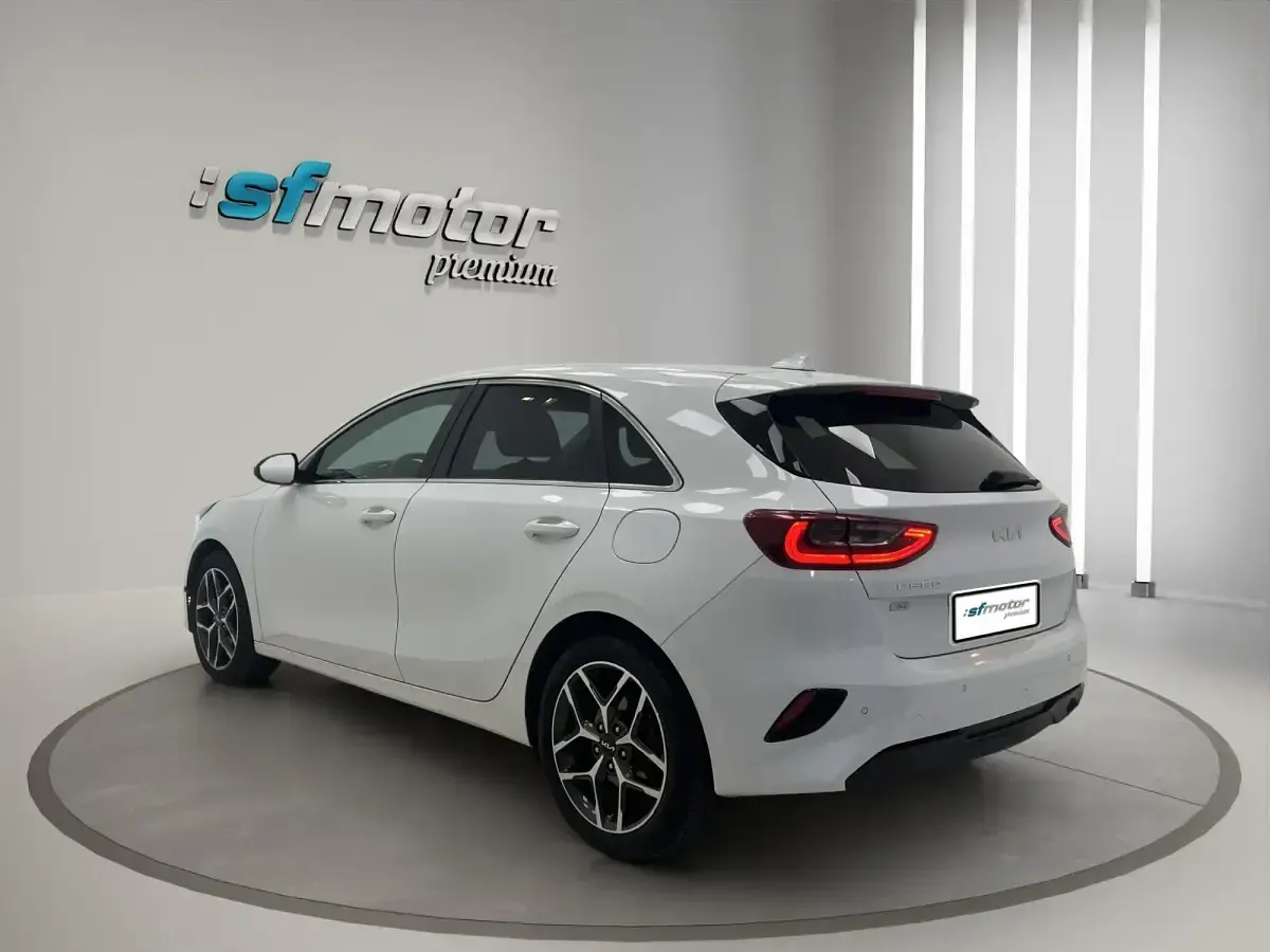 Usado Kia Ceed 136 CV (100 kW) 2022 Blanco Utilitario