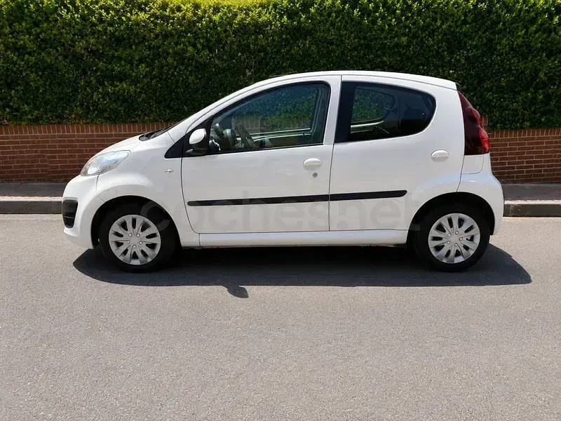 Usado Peugeot 107 Active 68 CV (50 kW) 2013 Blanco Utilitario