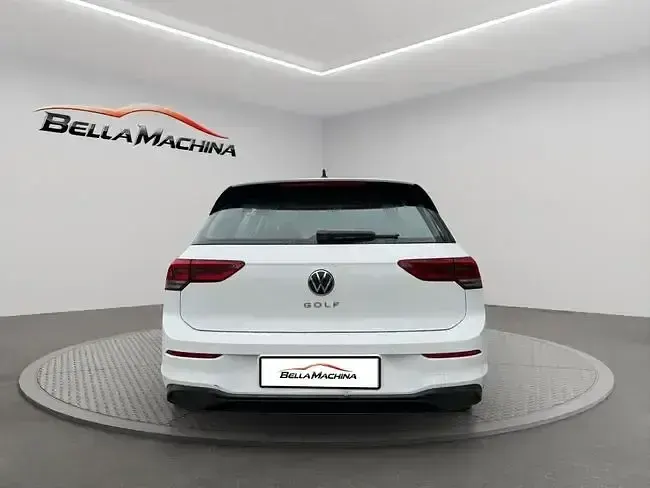 Usado VW Golf VIII Life 115 CV (84 kW) 2022 Blanco Berlina