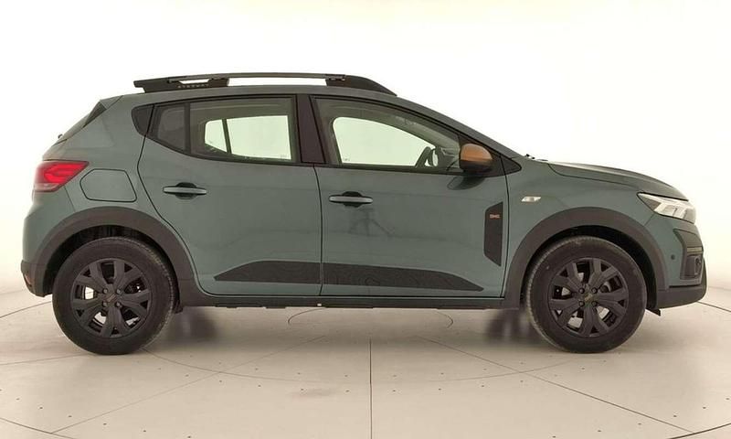 Usado Dacia Sandero Extreme 101 CV (74 kW) 2025 Verde Utilitario