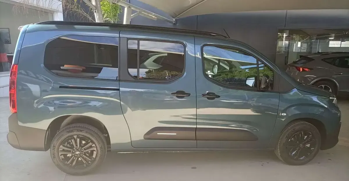 Nuevo Citroën Berlingo 131 CV (96 kW) 2026 Azul Monovolumen