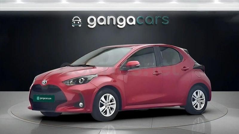 Usado Toyota Yaris 125 CV (91 kW) 2023 Rojo Utilitario