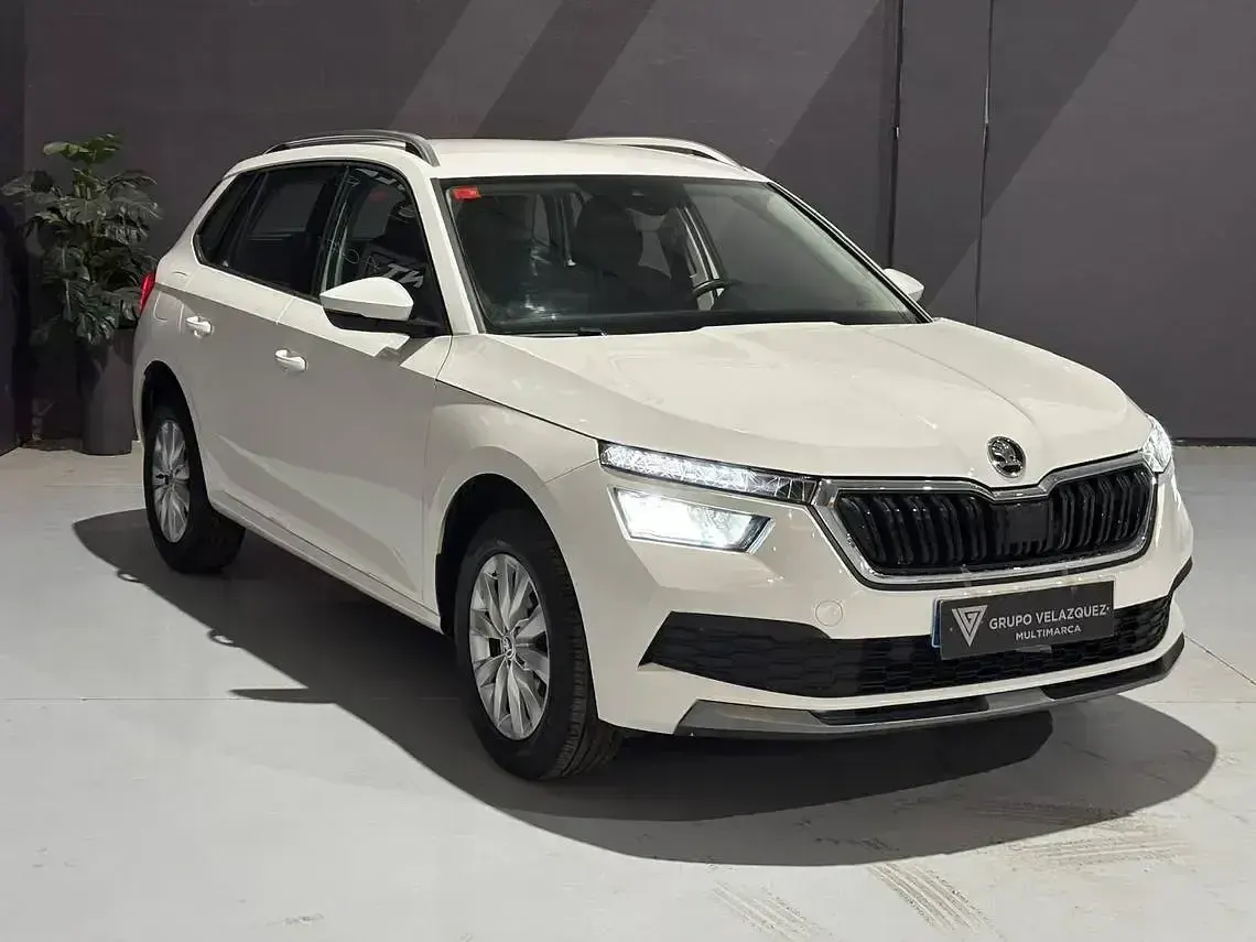 Usado Skoda Kamiq Ambition 110 CV (80 kW) 2021 Blanco SUV