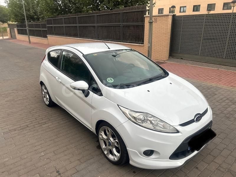 Usado Ford Fiesta Sport 95 CV (69 kW) 2010 Blanco Utilitario