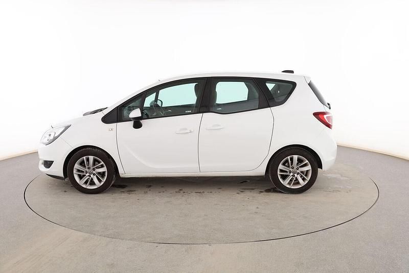 Usado Opel Meriva drive 120 CV (88 kW) 2017 Blanco Monovolumen