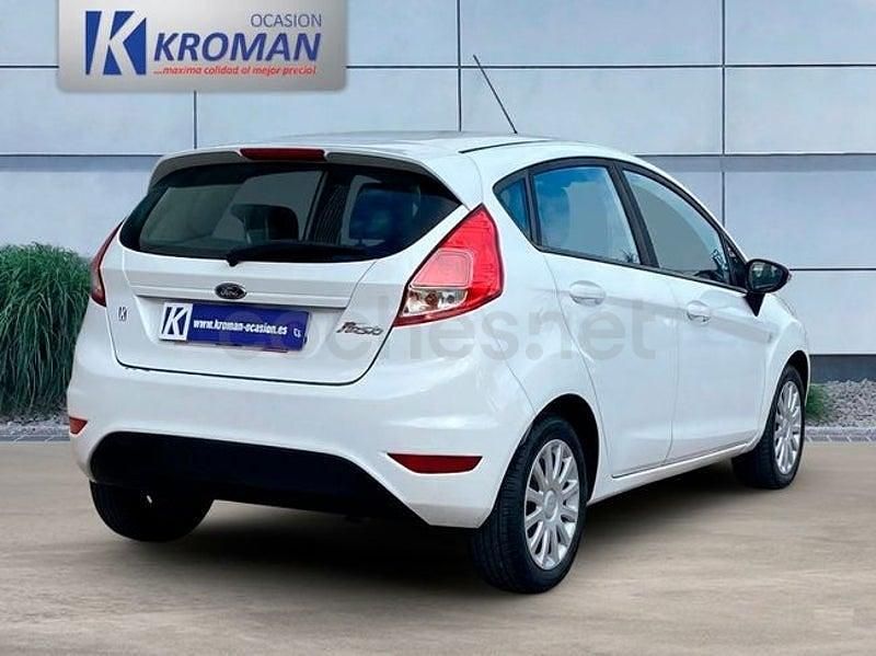 Usado Ford Fiesta Trend 95 CV (69 kW) 2017 Blanco Berlina