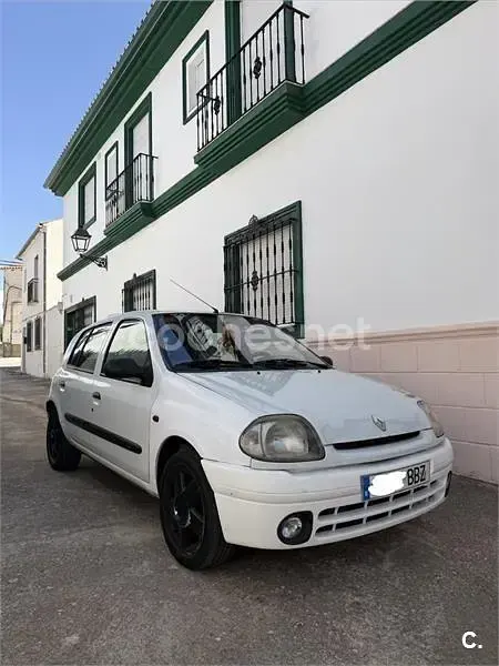 Usado Renault Clio 60 CV (44 kW) 2000 Blanco Berlina