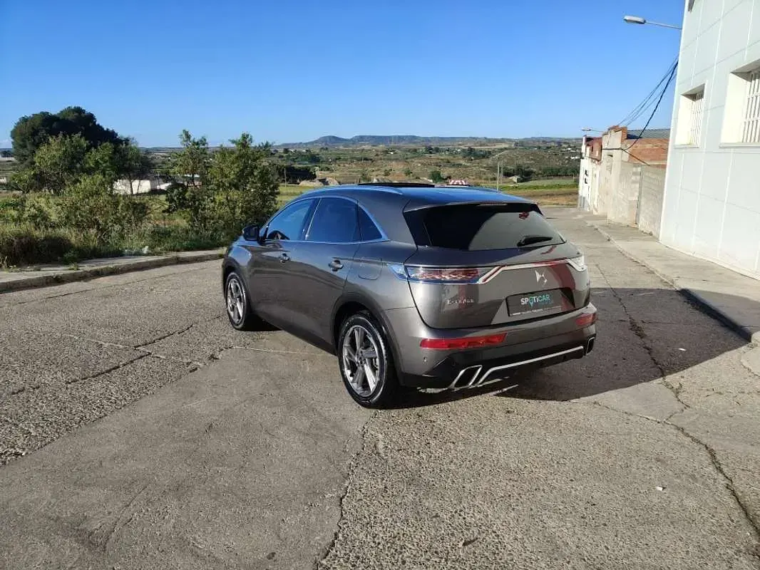 Usado DS Automobiles DS7 Crossback Rivoli 226 CV (166 kW) 2022 Gris SUV