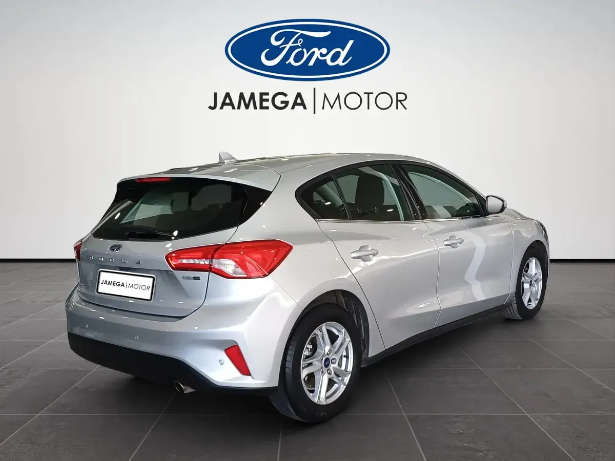 Usado Ford Focus Trend+ 125 CV (91 kW) 2021 Gris Berlina