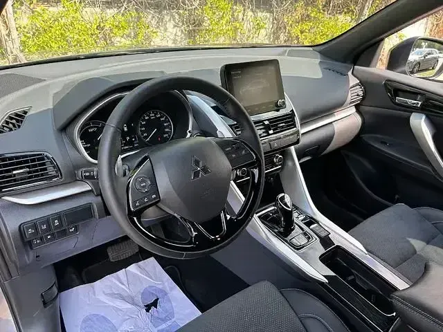 Usado Mitsubishi Eclipse Cross 188 CV (138 kW) 2023 Gris / plata SUV