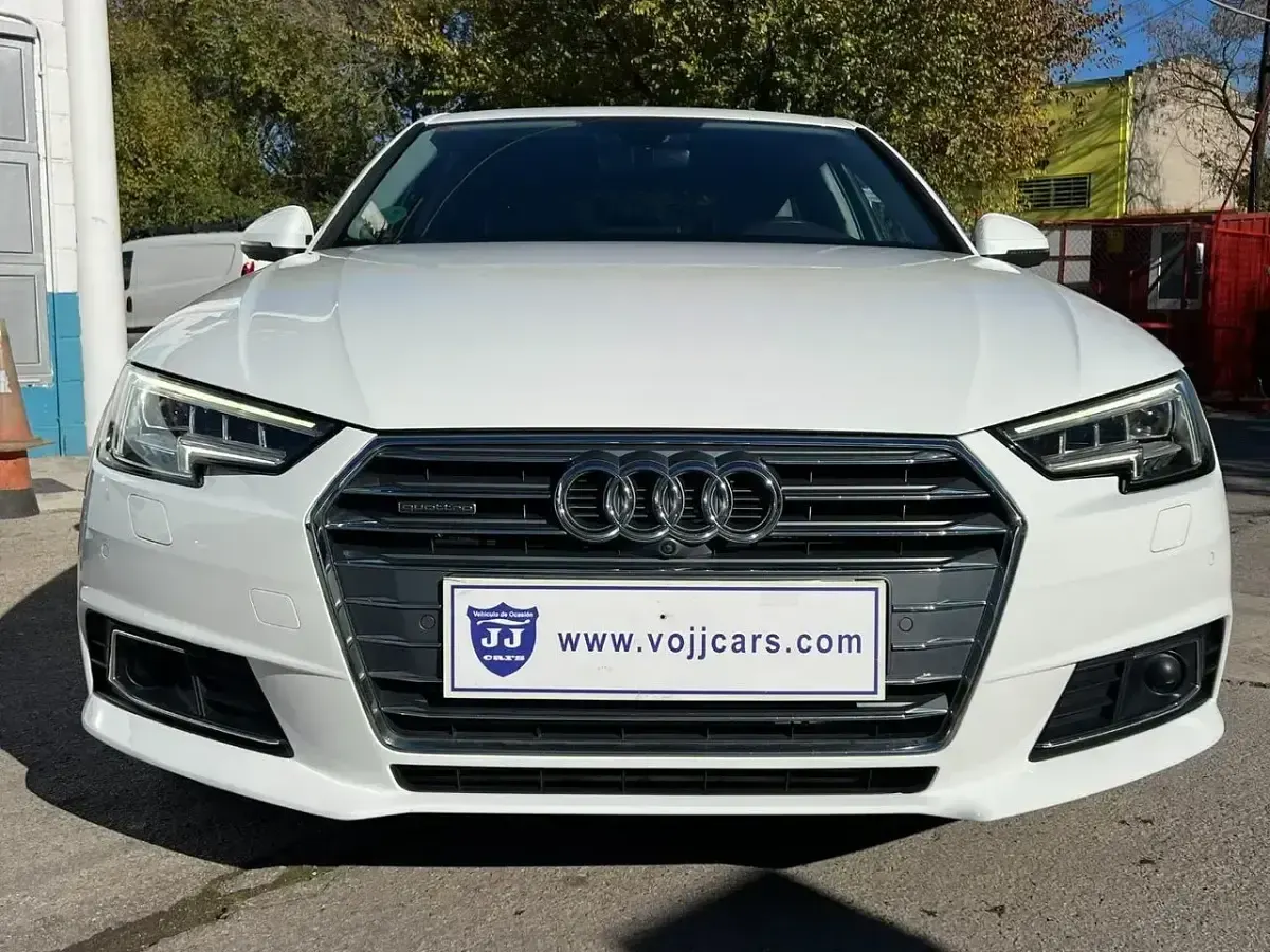 Begagnad Audi A4 Design 272 HK (200 kW) 2017 Vit Sedan