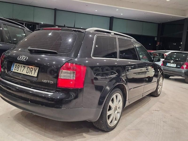Usado Audi A4 130 CV (95 kW) 2003 Negro Familiar