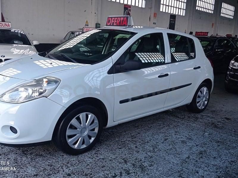 Usado Renault Clio II Business 75 CV (55 kW) 2011 Blanco Berlina