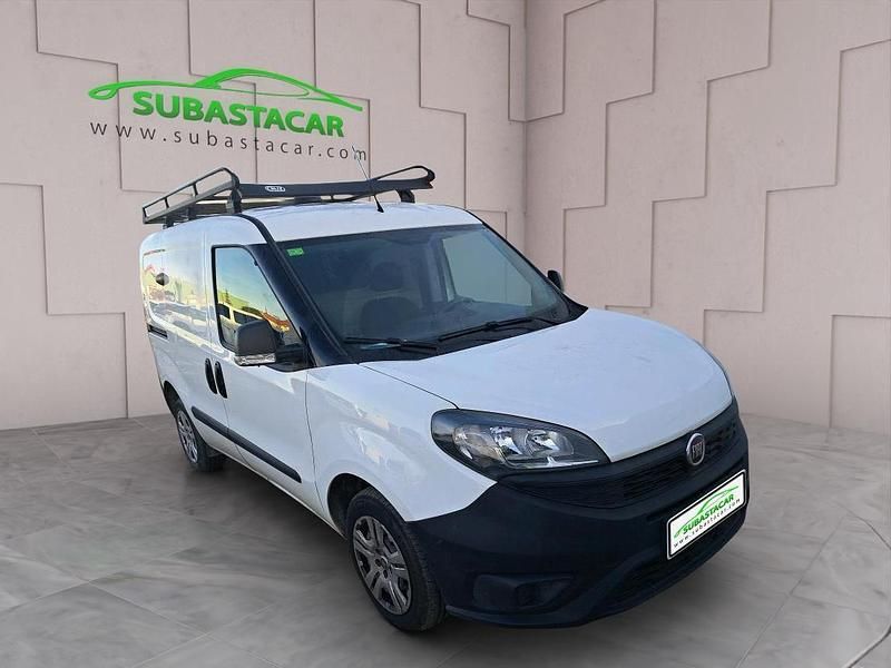 Usado Fiat Doblò 95 CV (69 kW) 2021 Blanco Monovolumen