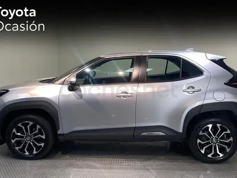 Usado Toyota Yaris Cross Active 116 CV (85 kW) 2022 Gris / plata SUV