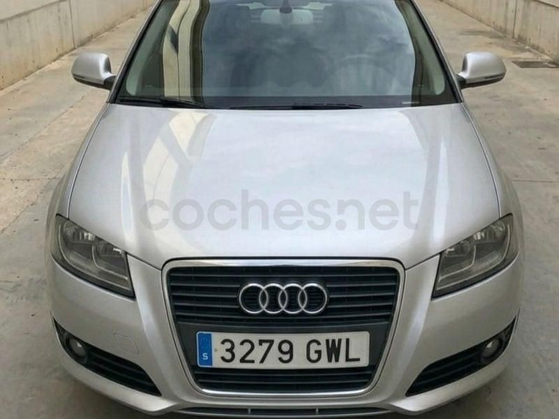 Usado Audi A3 Attraction 125 CV (91 kW) 2010 Gris / plata Utilitario
