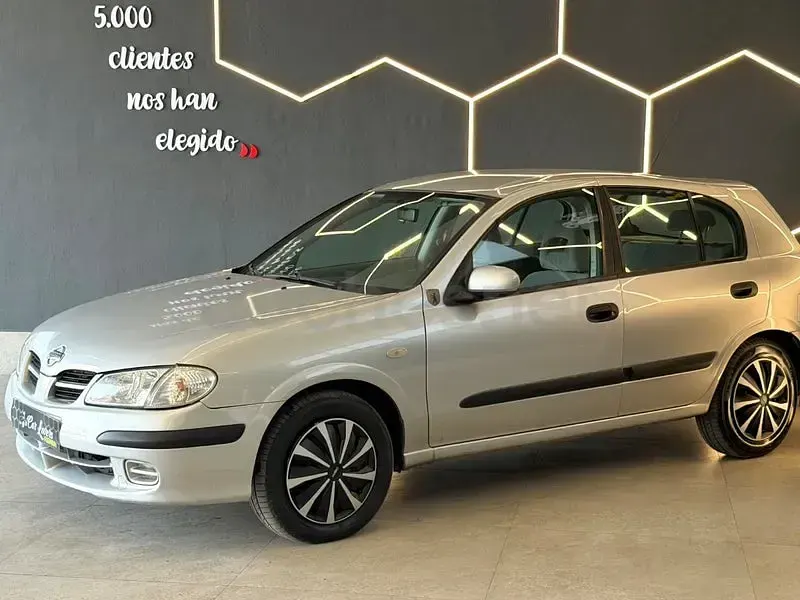 Usado Nissan Almera Comfort 110 CV (80 kW) 2002 Gris / plata Berlina