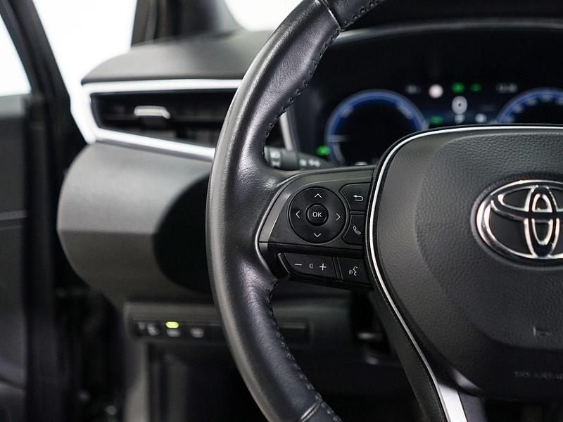 Usado Toyota Corolla Active 140 CV (102 kW) 2023 Gris / plata Berlina