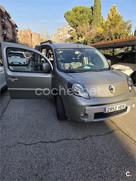 Usado Renault Kangoo Dynamique 110 CV (80 kW) 2011 Gris / plata Monovolumen