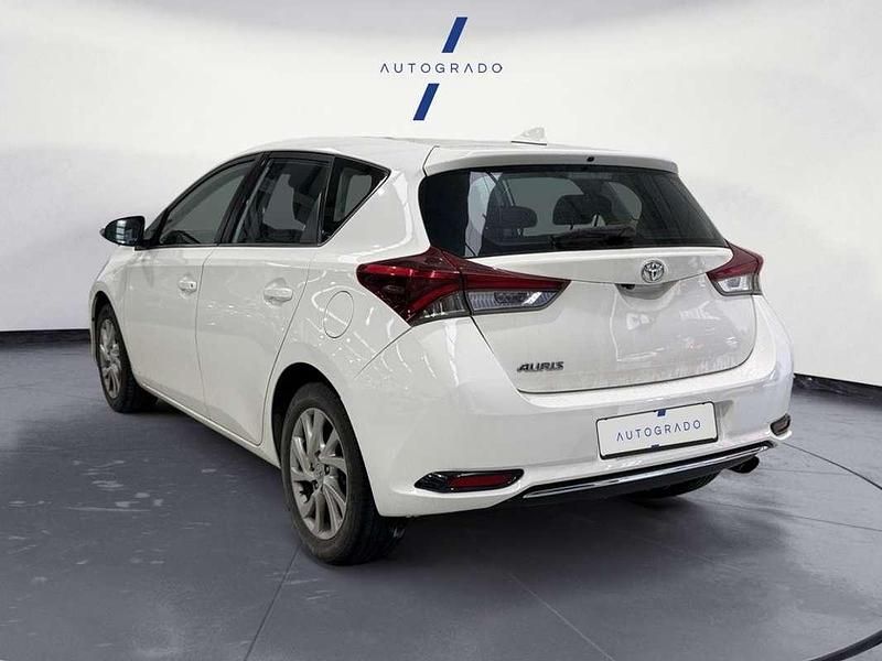 Begagnad Toyota Auris Business Edition 116 HK (85 kW) 2018 Vit Halvkombi