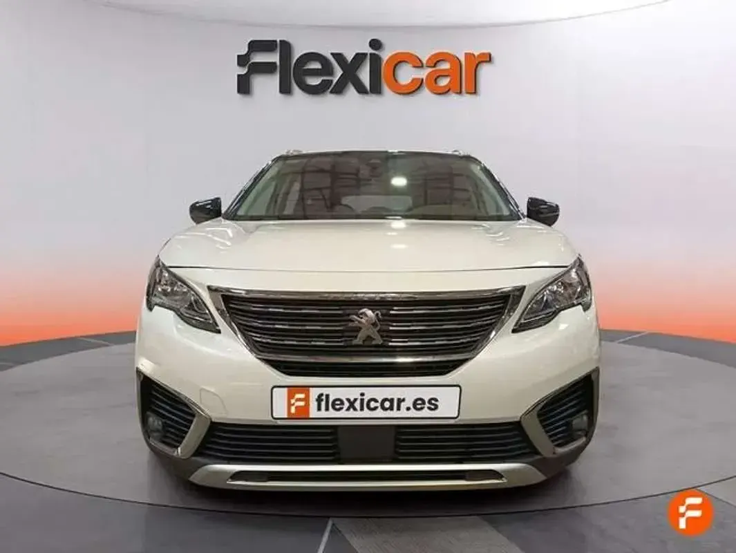 Usado Peugeot 5008 Allure 131 CV (96 kW) 2020 Blanco SUV