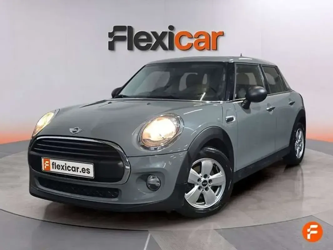 Usado Mini Cooper 95 CV (69 kW) 2018 Gris Utilitario