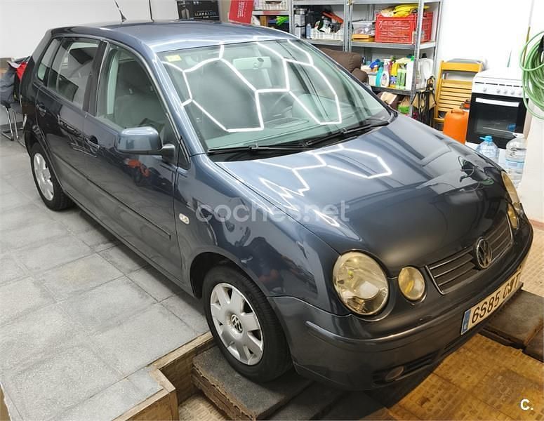 Usado VW Polo Highline 75 CV (55 kW) 2004 Azul Berlina