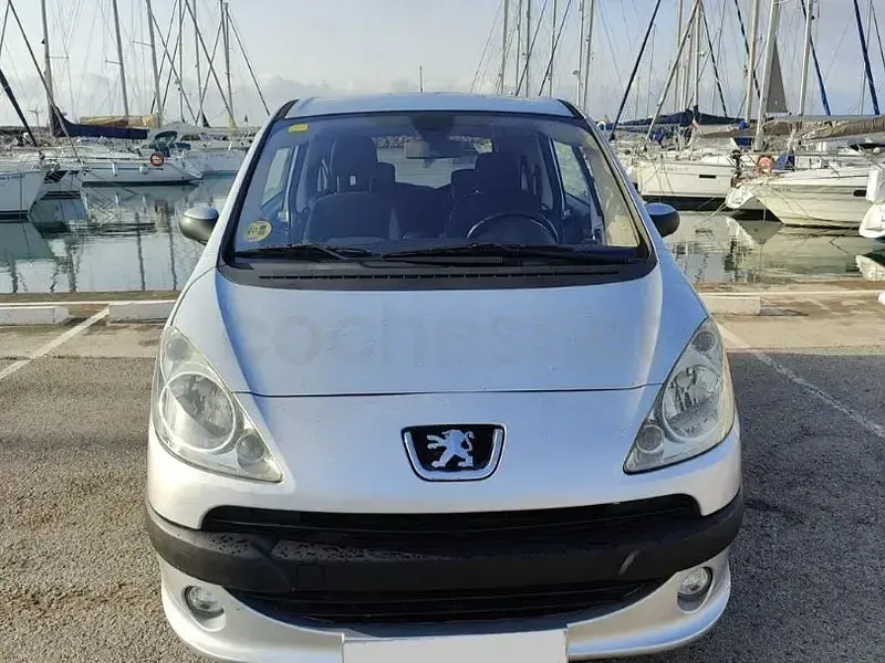 Usado Peugeot 1007 75 CV (55 kW) 2005 Gris / plata Monovolumen