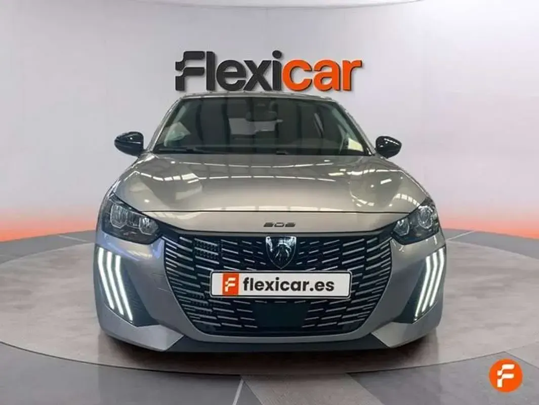 Usado Peugeot 208 Allure 101 CV (74 kW) 2025 Gris Utilitario