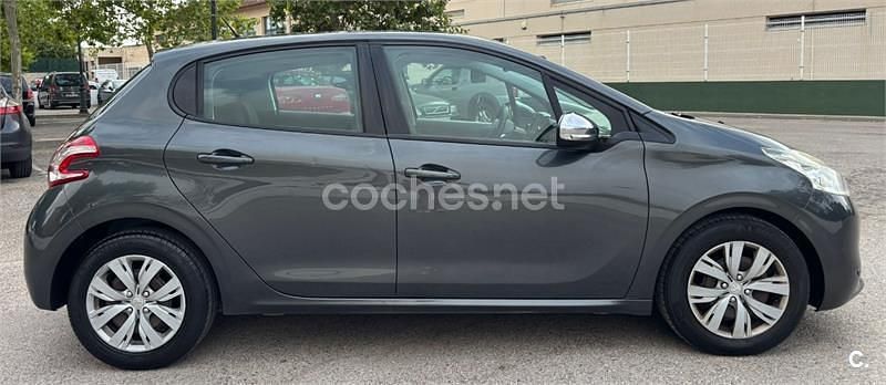 Gris / plata Usado 2012 Peugeot 208 Active Utilitario | 4990 € (Precio justo) - Imagen 1/4