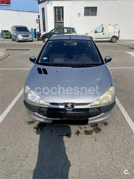 Usado Peugeot 206 75 CV (55 kW) 2003 Gris / plata Berlina