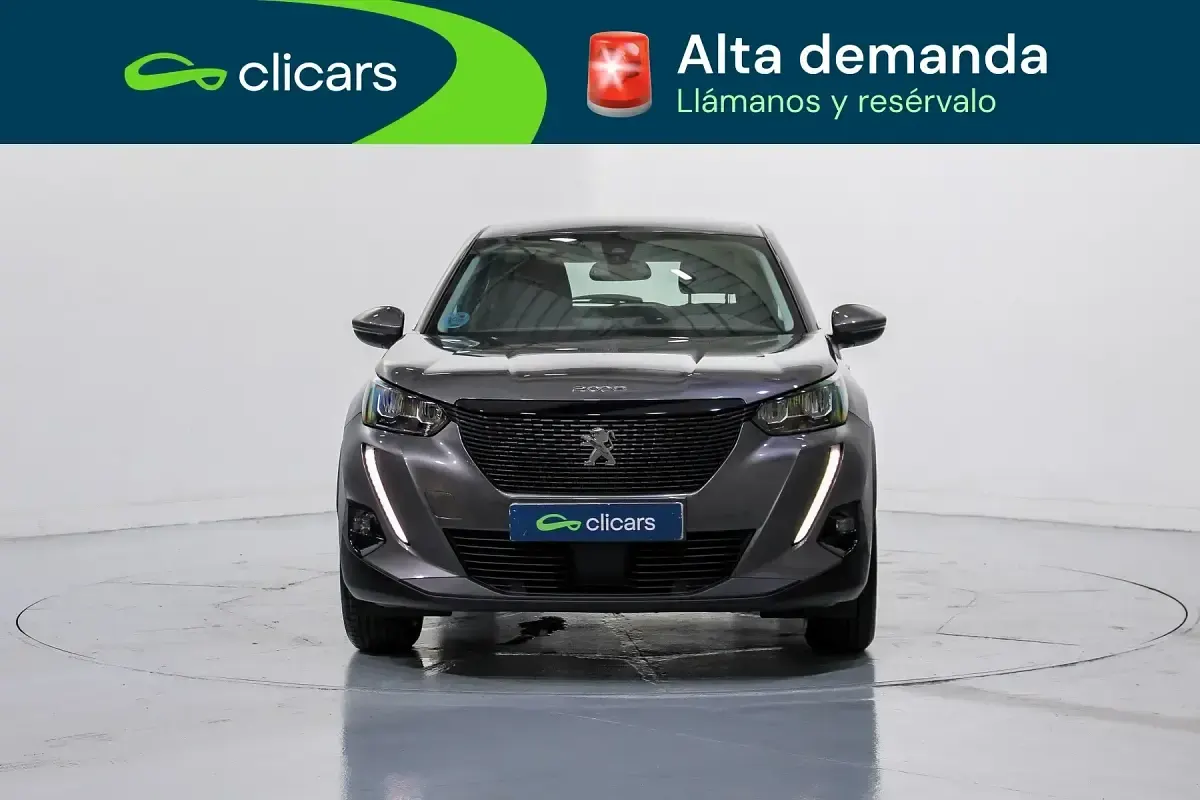 Usado Peugeot 2008 Active 110 CV (80 kW) 2021 Gris SUV