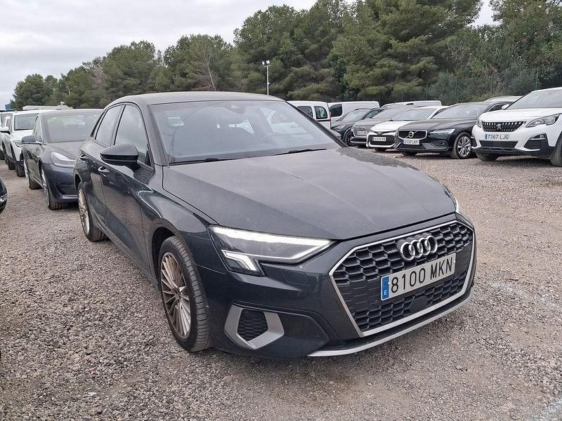 Usado Audi A3 Advanced Plus 110 CV (80 kW) 2023 Gris Berlina
