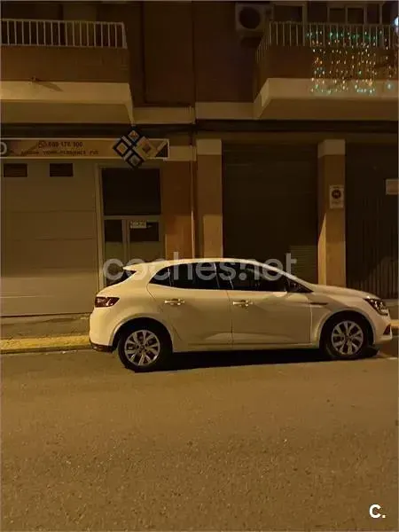 Usado Renault Mégane IV LIMITED 115 CV (84 kW) 2018 Blanco Berlina