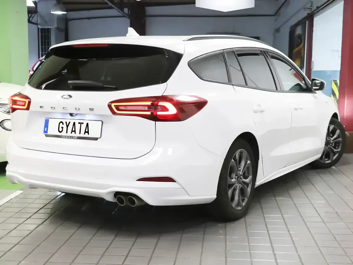 Usado Ford Focus ST-Line 155 CV (114 kW) 2023 Blanco Familiar
