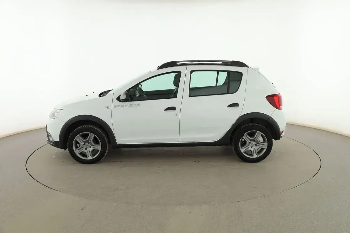 Usado Dacia Sandero Comfort 90 CV (66 kW) 2019 Blanco Berlina